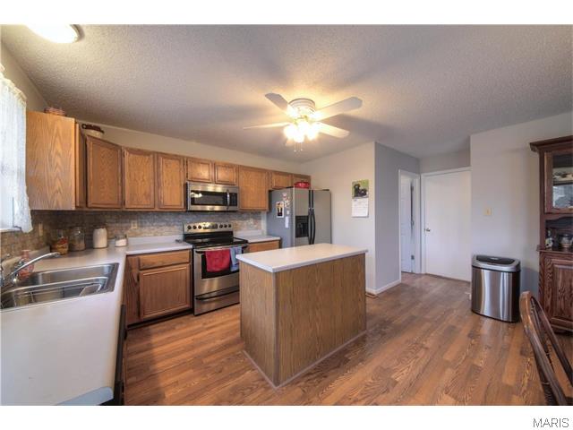 1912 Wales Dr, O'fallon, MO 63366 photo 5