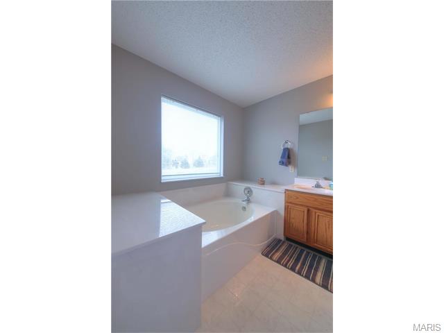 1912 Wales Dr, O'fallon, MO 63366 photo 14