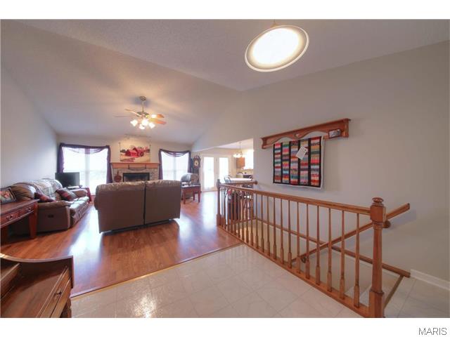 1912 Wales Dr, O'fallon, MO 63366 photo 11