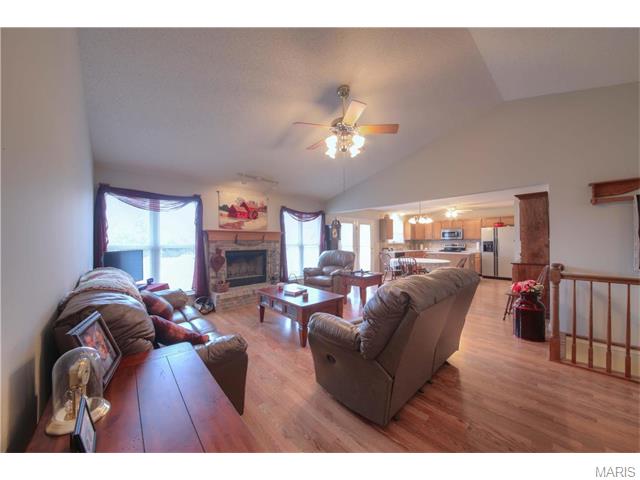 1912 Wales Dr, O'fallon, MO 63366 photo 8