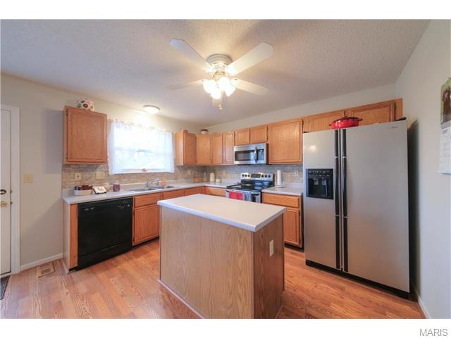 1912 Wales Dr, O'fallon, MO 63366 photo 4