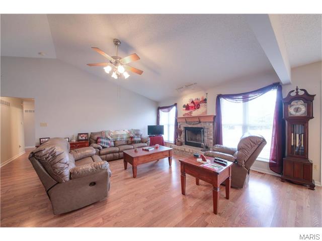1912 Wales Dr, O'fallon, MO 63366 photo 7