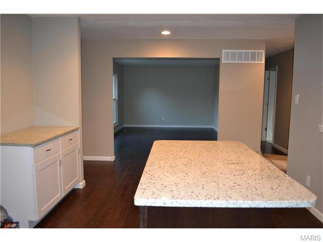 304 Ries Ct, Ballwin, MO 63021 photo 8