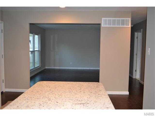 304 Ries Ct, Ballwin, MO 63021 photo 6