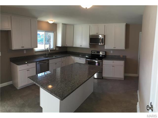 248 Pine Tree Ln, Ballwin, MO 63011 photo 3