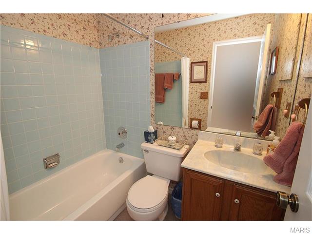 611 Carman Forest Ln, Ballwin, MO 63021 photo 21