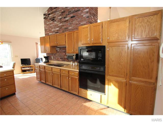 611 Carman Forest Ln, Ballwin, MO 63021 photo 4