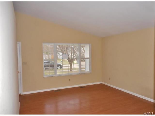 19 Mallard Pointe Dr, O'fallon, MO 63368 photo 2