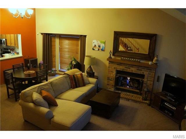 425 Oak Glen Dr, Ballwin, MO 63021 photo 5