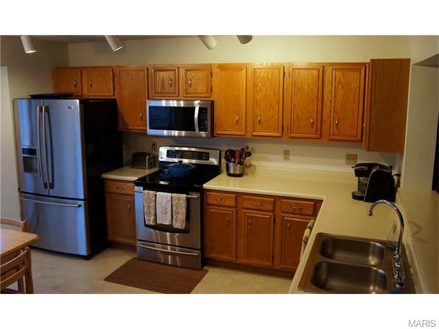 425 Oak Glen Dr, Ballwin, MO 63021 photo 11