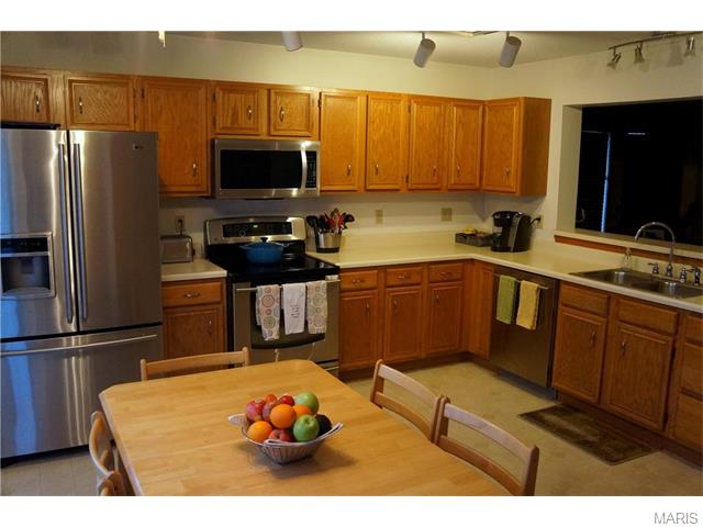 425 Oak Glen Dr, Ballwin, MO 63021 photo 10
