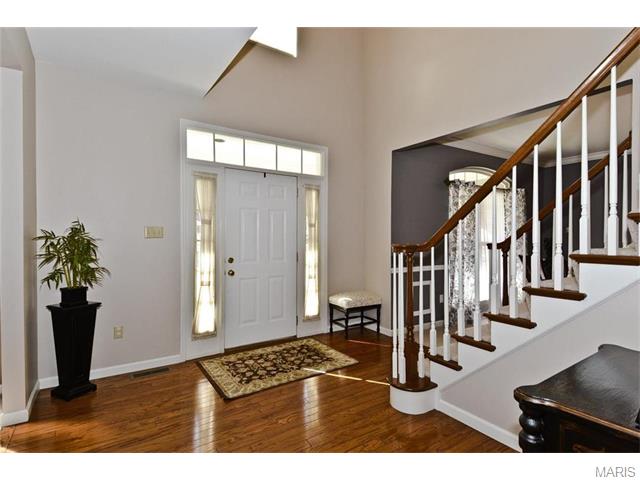 852 Castle Pines Dr, Ballwin, MO 63021 photo 2