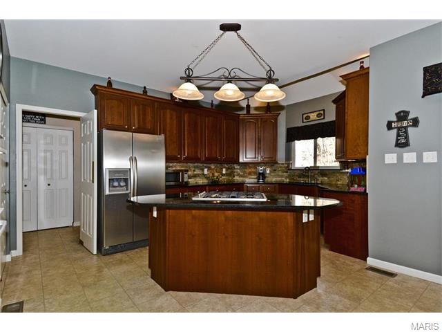 852 Castle Pines Dr, Ballwin, MO 63021 photo 9