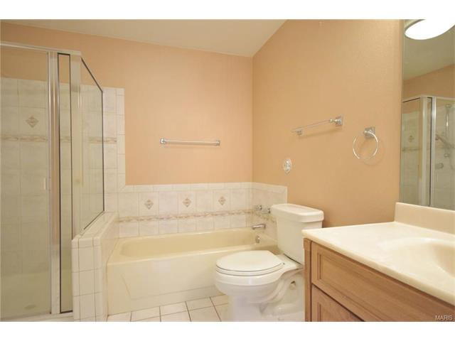 1356 Holgate Dr #G2, Ballwin, MO 63021 photo 9