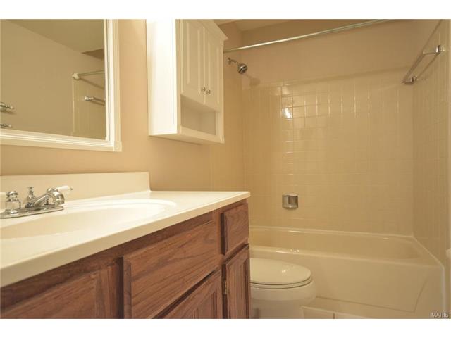 1356 Holgate Dr #G2, Ballwin, MO 63021 photo 12
