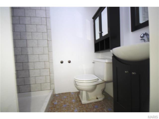 930 Napoli Dr, Ballwin, MO 63021 photo 8