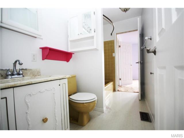 930 Napoli Dr, Ballwin, MO 63021 photo 5