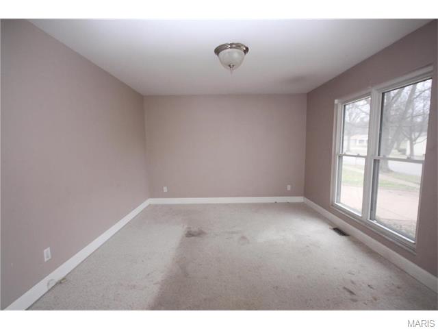930 Napoli Dr, Ballwin, MO 63021 photo 2