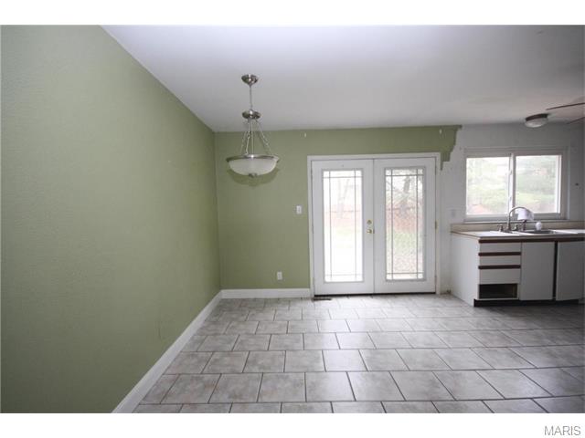 930 Napoli Dr, Ballwin, MO 63021 photo 3