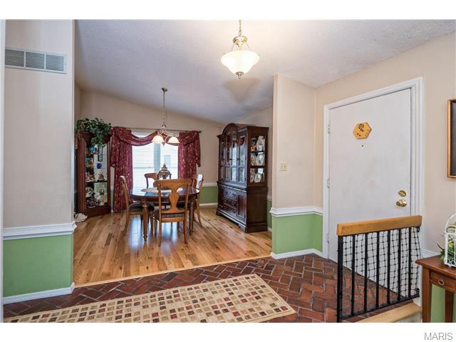 116 Holly Green Dr, Ballwin, MO 63021 photo 4