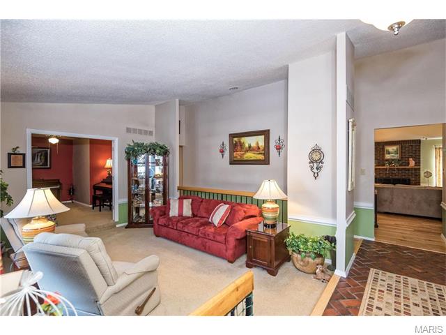 116 Holly Green Dr, Ballwin, MO 63021 photo 3