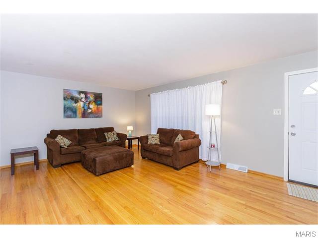 114 Cordes St, O'fallon, MO 63366 photo 2
