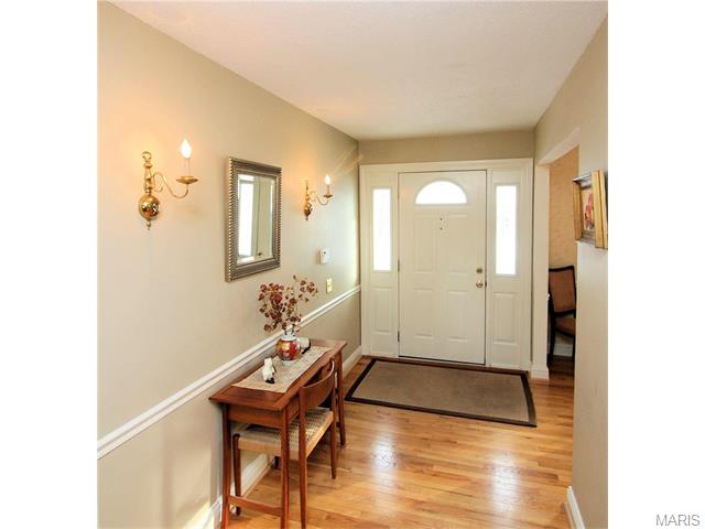 825 Limoge Dr, Ballwin, MO 63021 photo 2