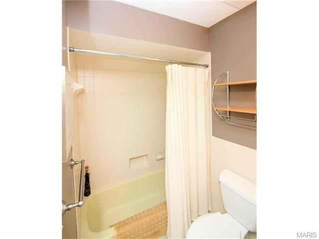 825 Limoge Dr, Ballwin, MO 63021 photo 28