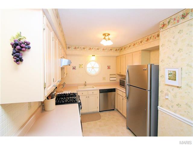 825 Limoge Dr, Ballwin, MO 63021 photo 10