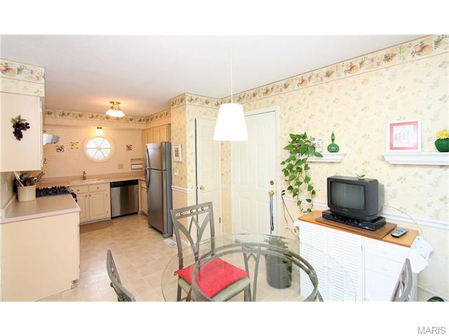 825 Limoge Dr, Ballwin, MO 63021 photo 14
