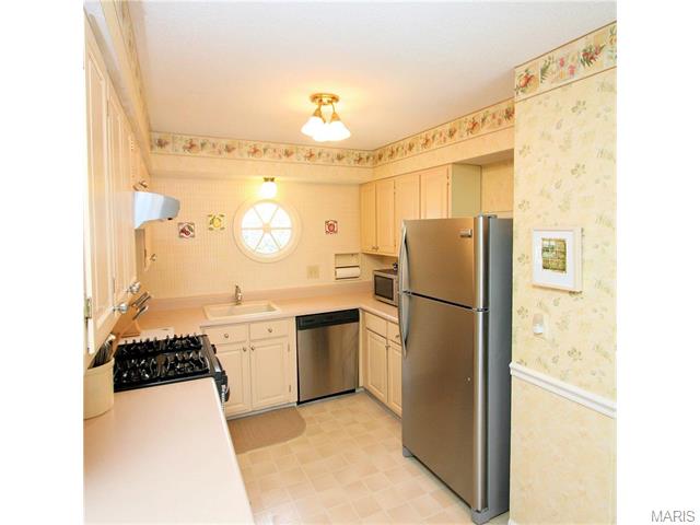 825 Limoge Dr, Ballwin, MO 63021 photo 11