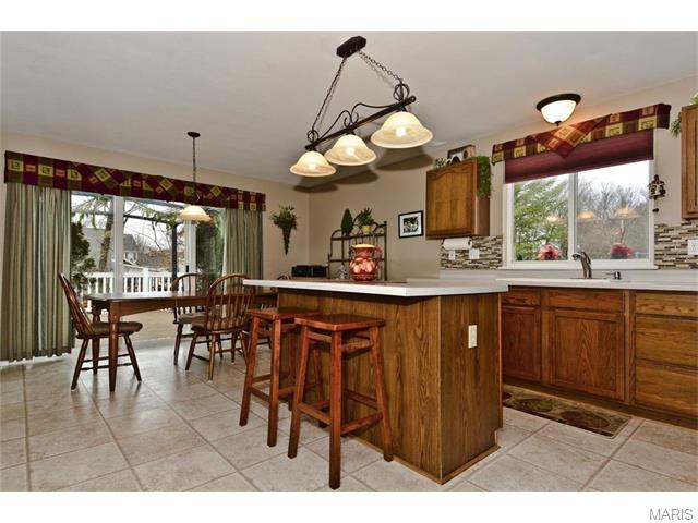 332 Galloway Oaks Dr, Ballwin, MO 63021 photo 9