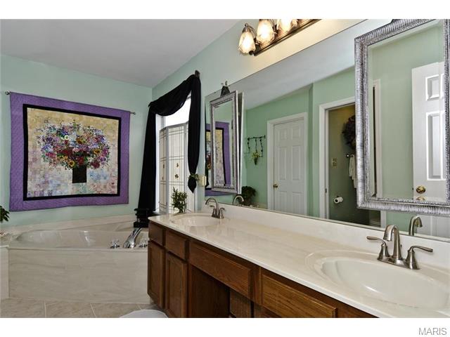 332 Galloway Oaks Dr, Ballwin, MO 63021 photo 18