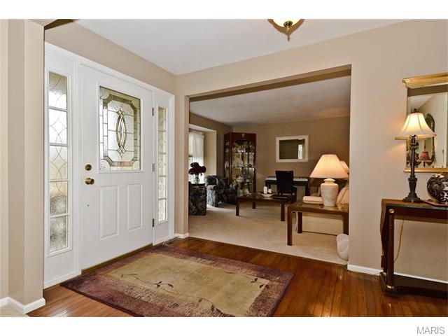 332 Galloway Oaks Dr, Ballwin, MO 63021 photo 2