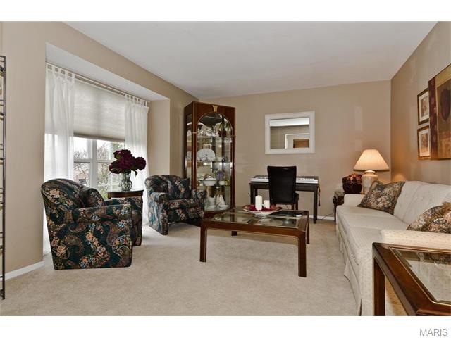 332 Galloway Oaks Dr, Ballwin, MO 63021 photo 3