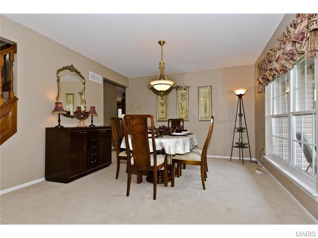 332 Galloway Oaks Dr, Ballwin, MO 63021 photo 4