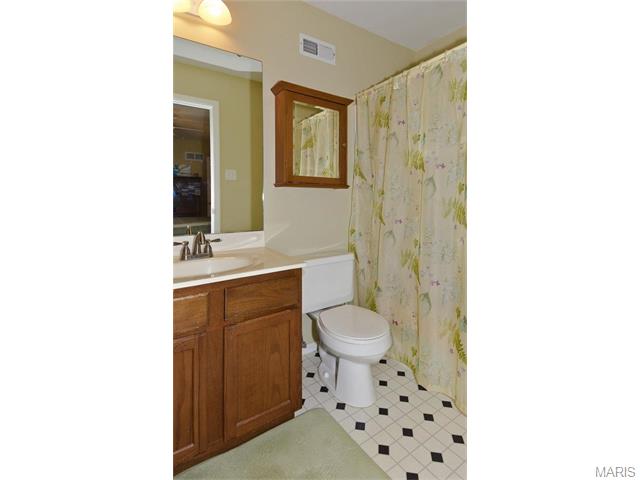 332 Galloway Oaks Dr, Ballwin, MO 63021 photo 23