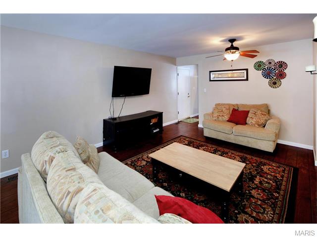 606 Running Creek Dr, Ballwin, MO 63021 photo 3