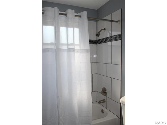 410 Croydon Ln, Ballwin, MO 63021 photo 7