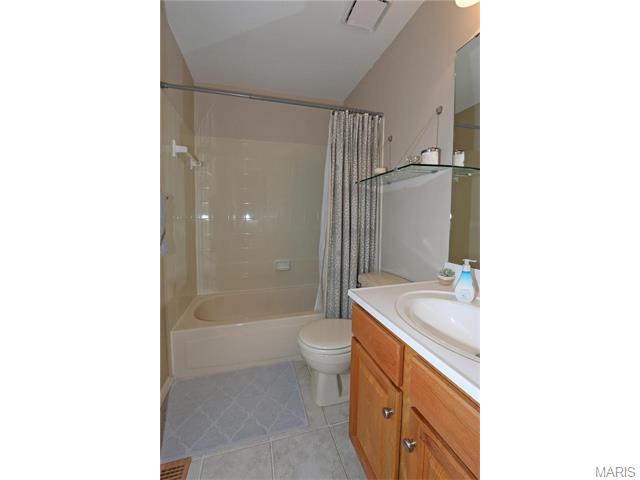 2507 Barrett Place Dr, Ballwin, MO 63021 photo 12