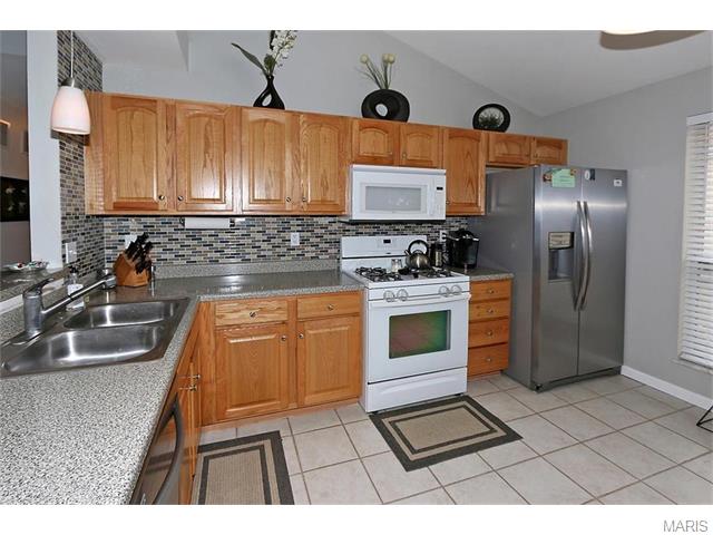 2507 Barrett Place Dr, Ballwin, MO 63021 photo 8