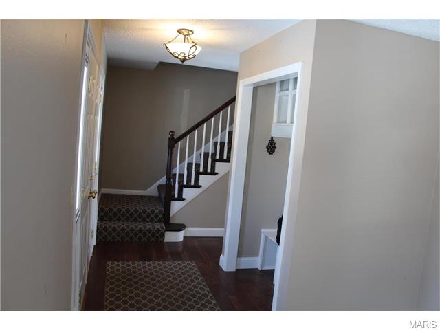 877 Totem Woods Ct, Ballwin, MO 63021 photo 4