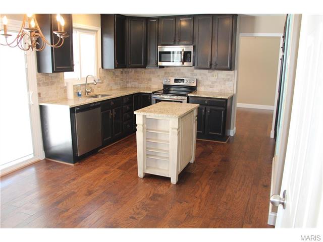 877 Totem Woods Ct, Ballwin, MO 63021 photo 9