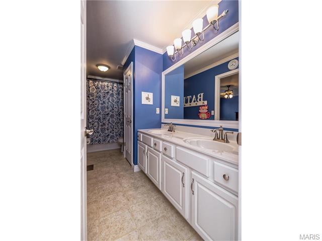 1044 Stone Spring Ct, Eureka, MO 63025 photo 27