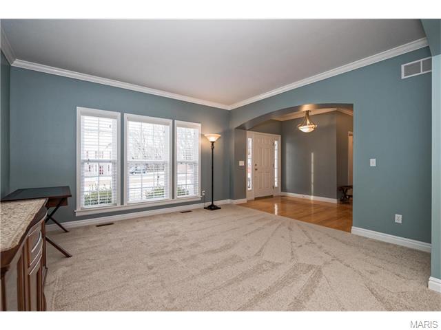 1044 Stone Spring Ct, Eureka, MO 63025 photo 5