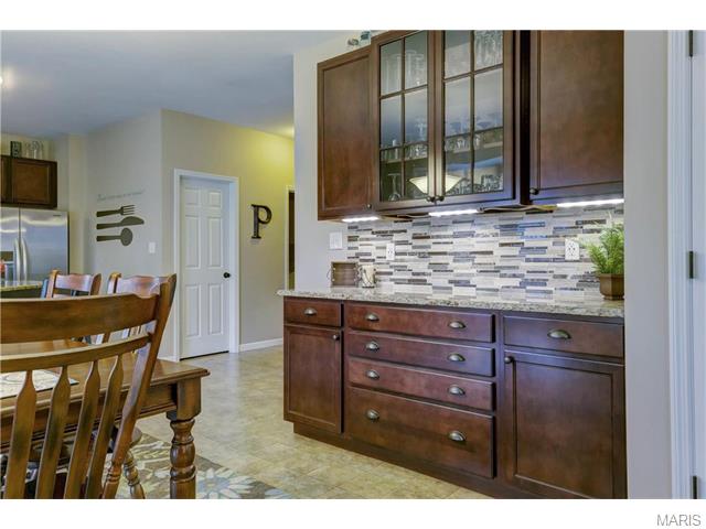 1441 Red Oak Plantation Dr, Ballwin, MO 63021 photo 12