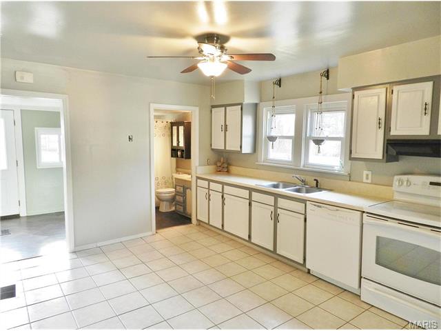 940 Spring Ave, Saint Charles, MO 63301 photo 8