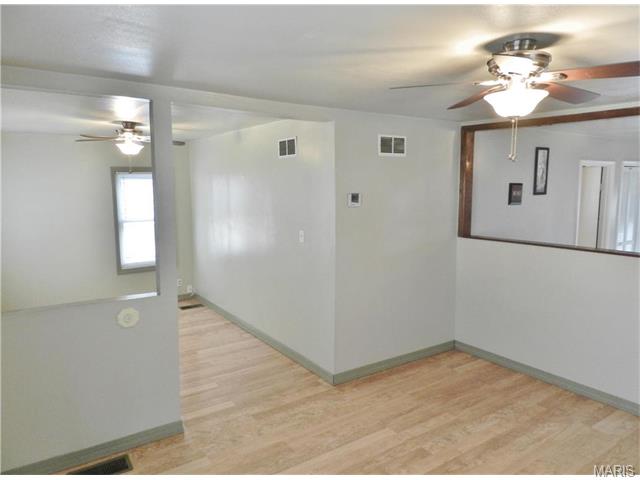940 Spring Ave, Saint Charles, MO 63301 photo 4