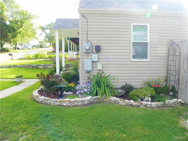 940 Spring Ave, Saint Charles, MO 63301 photo 2