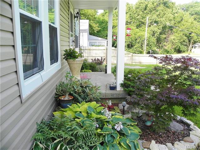 940 Spring Ave, Saint Charles, MO 63301 photo 3